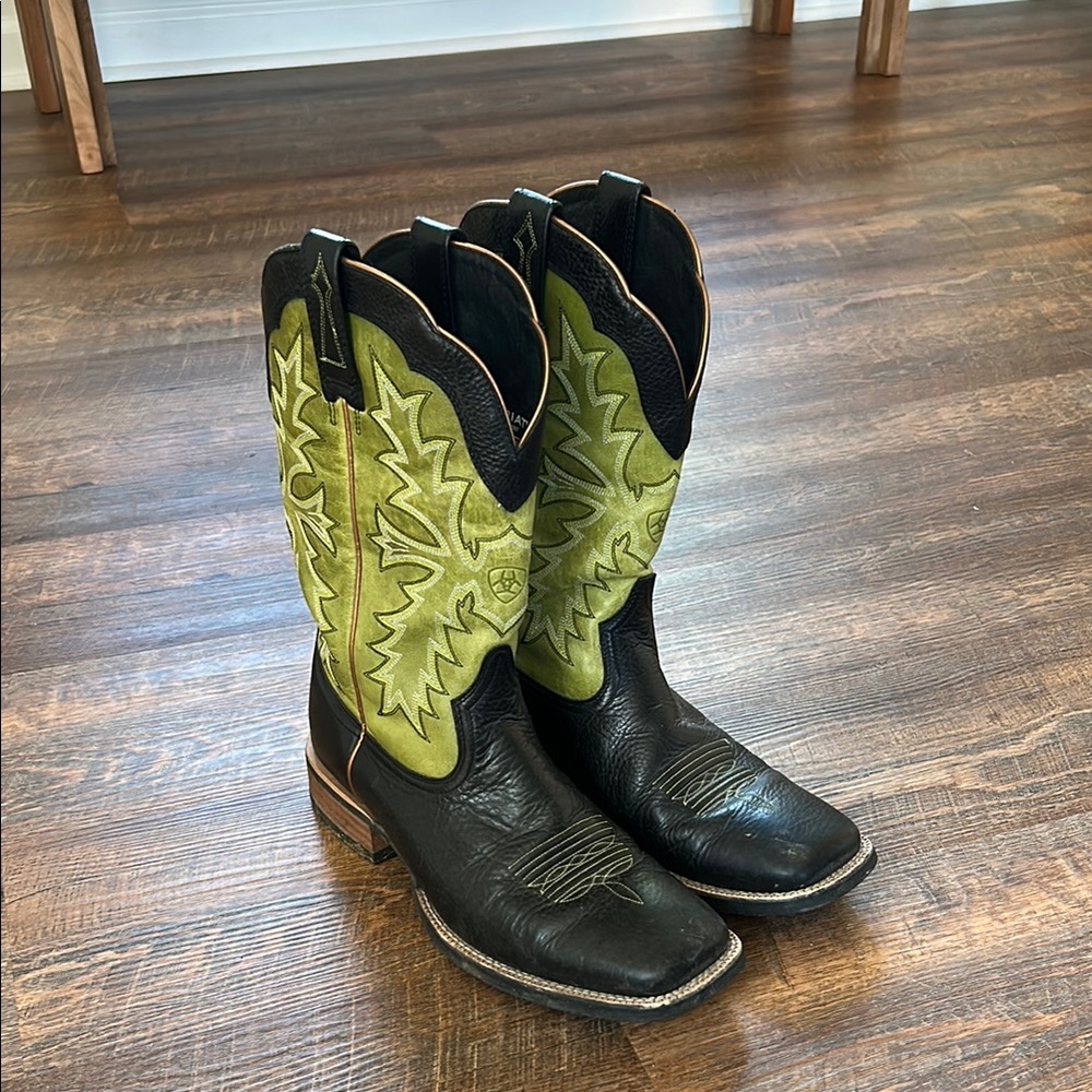 Ariat Square Toe. Black and Green Leather Boots